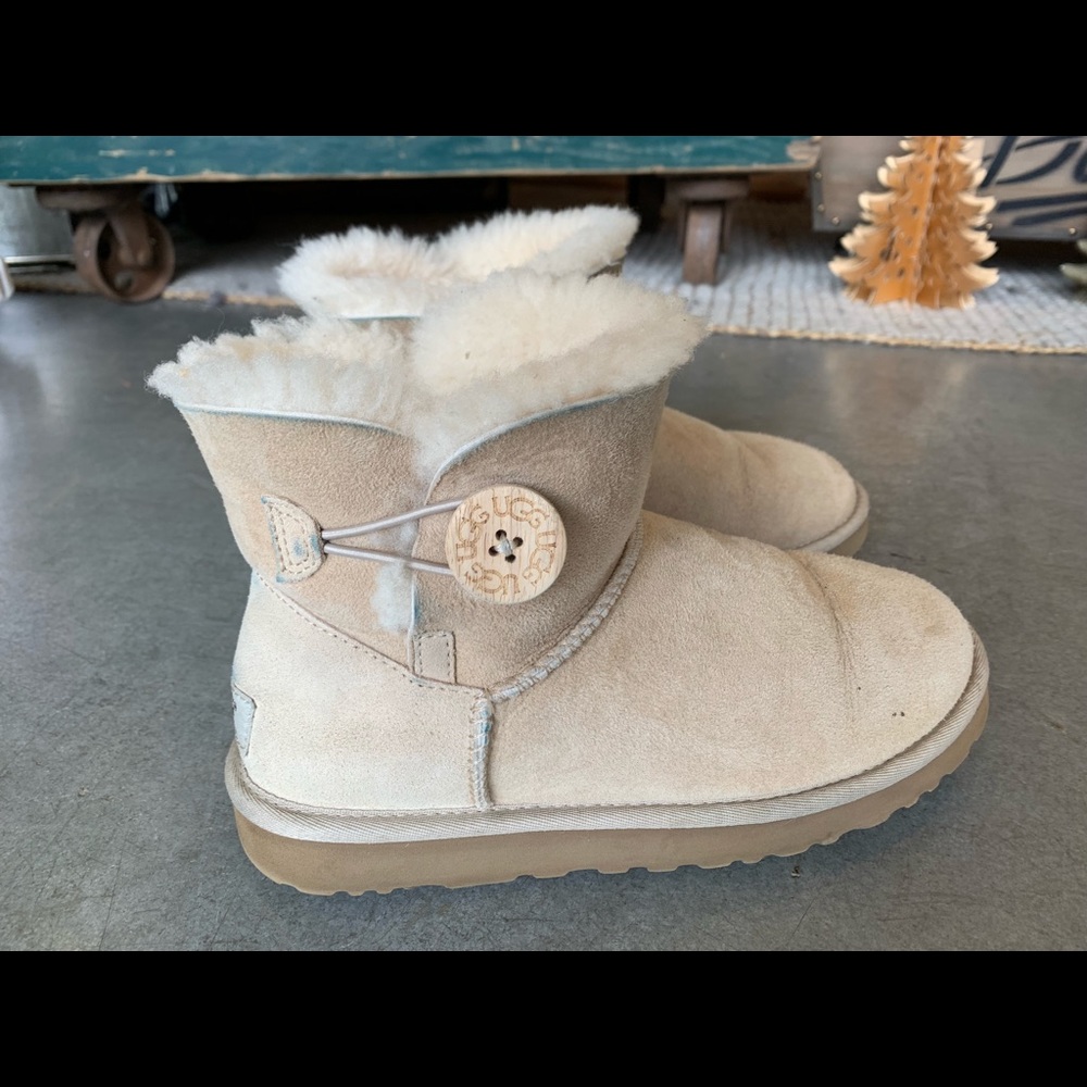 Ugg Bailey Button - image 2